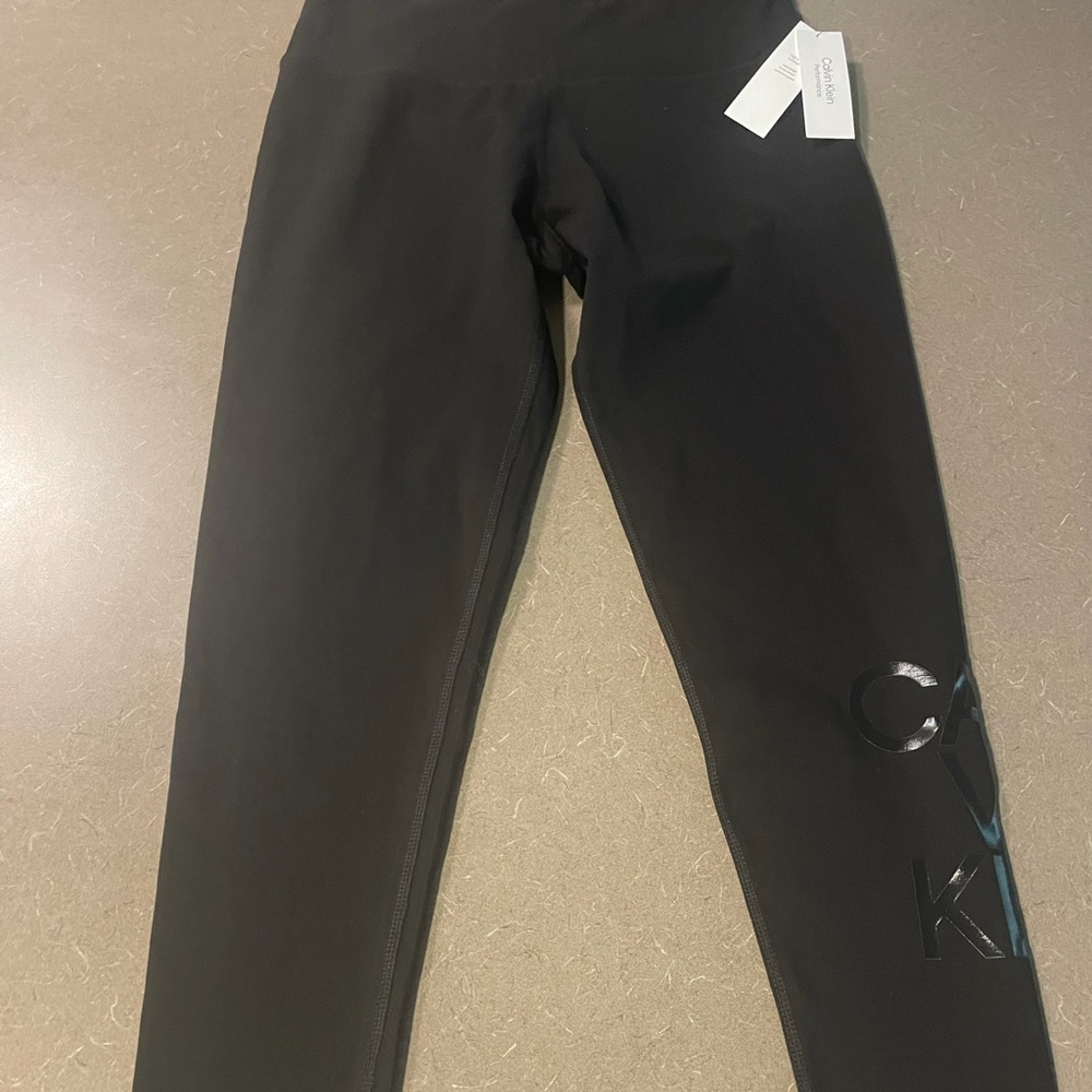 Women’s leggings. NWT. Size Large.